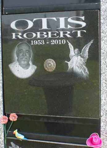 Headstone image of Otis