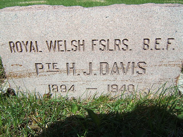 Headstone image of Davis