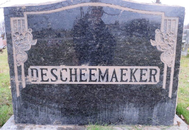 Headstone image of Descheemaeker